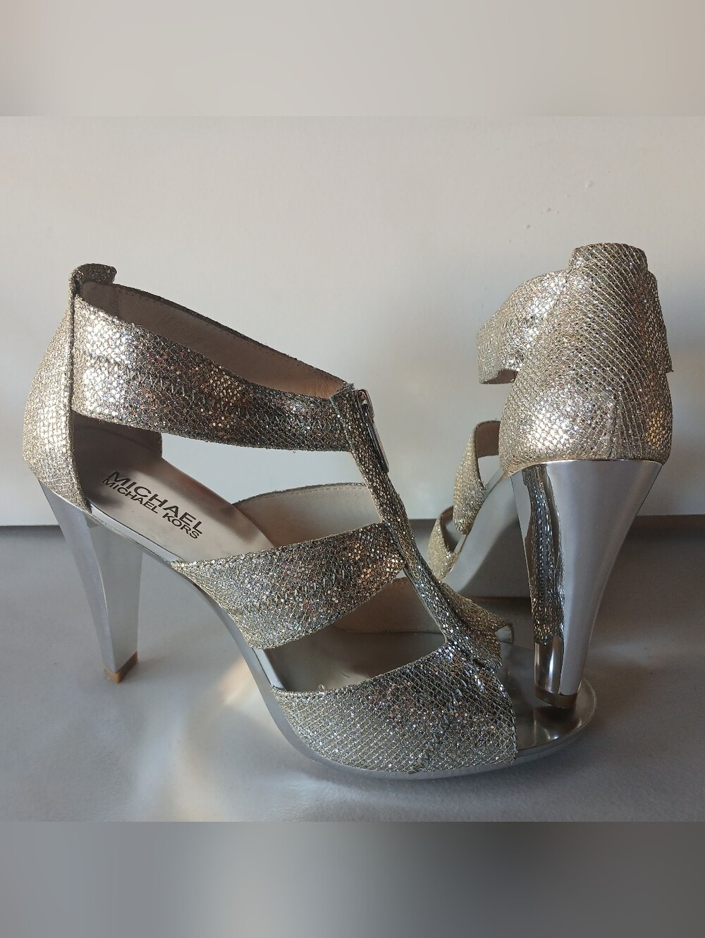 Michael Kors Berkley T-Strap Sandals Women's 9.5M Silver Glitter Metallic Heels